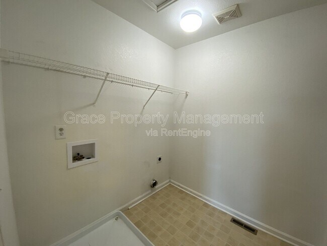 Building Photo - 239 Bristlecone St