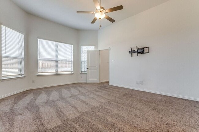 Building Photo - 1501 Ross Ave