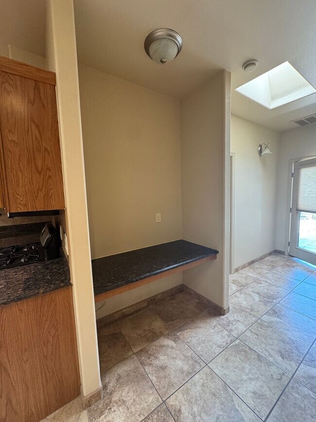 Building Photo - Nice townhome in Gated community