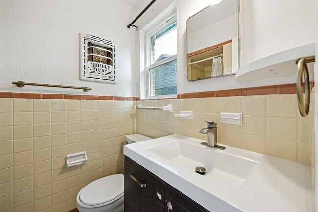 Building Photo - 3BR 2BA Home in East Austin – Near Univers...