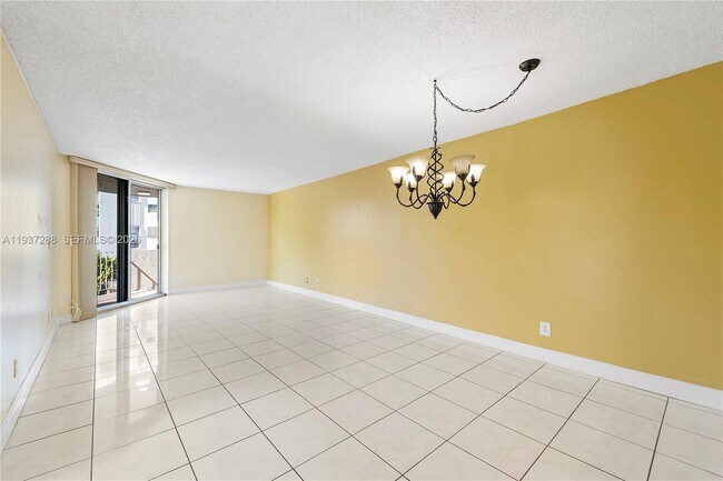 Building Photo - 1750 W 46th St