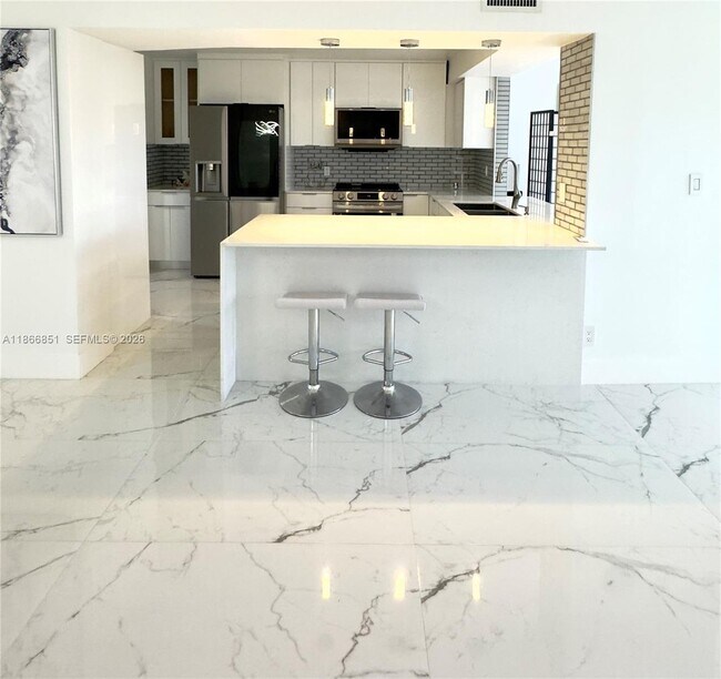 Building Photo - 400 Leslie Dr