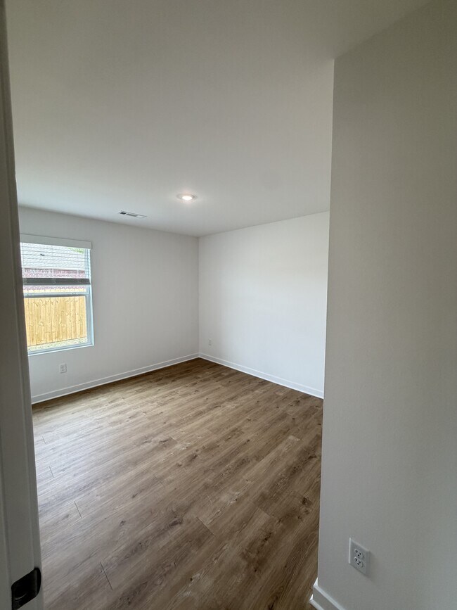 Building Photo - 376 Texas Ave