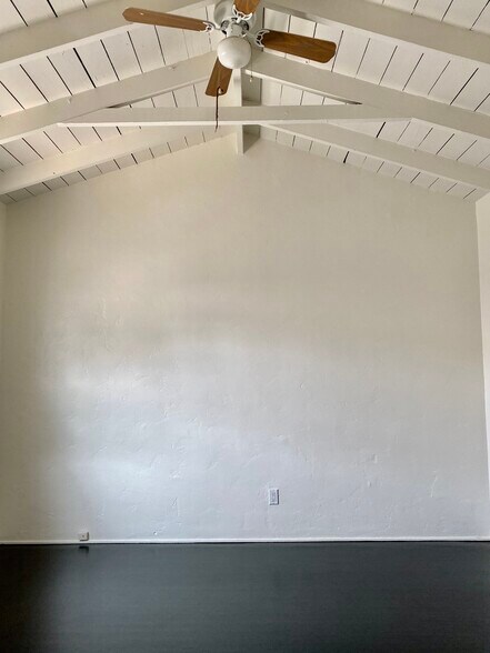 bedroom - 1044 N Crescent Heights Blvd