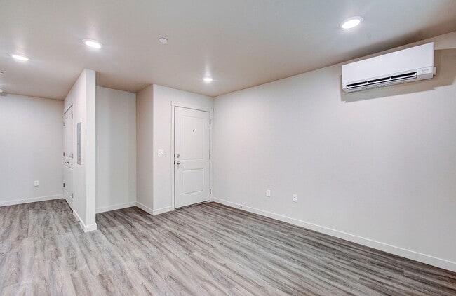 Building Photo - 404 NE 117th Ave