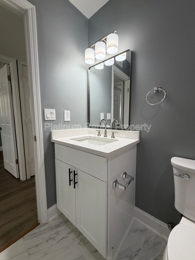 Building Photo - 1512 Waverly Way