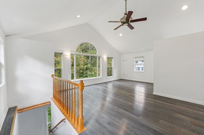 Building Photo - Charming 4 bedroom 3 bathroomSingle-Family Home for Rent! Discover your dream home with this stun...