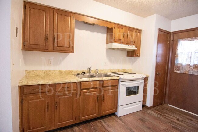 Building Photo - Charming 2-Bedroom Apartment