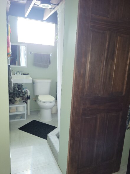 Building Photo - 15131 Crescentwood Ave