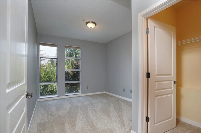 Building Photo - 2357 Yakima Ct