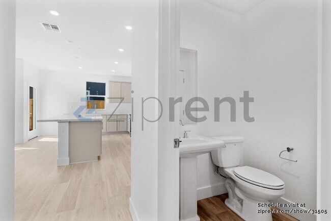 Building Photo - 146 W Ft Bragg Pl