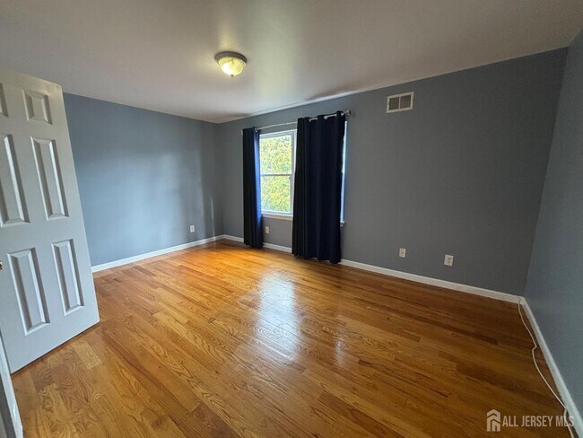 Building Photo - 174 Keer Ave