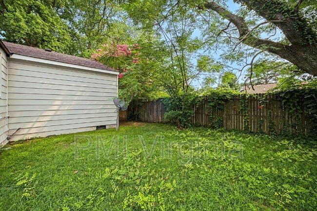 Building Photo - 3407 Essex Cir