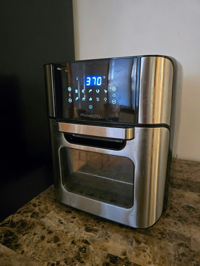 Building Photo - 71 Dana Ave