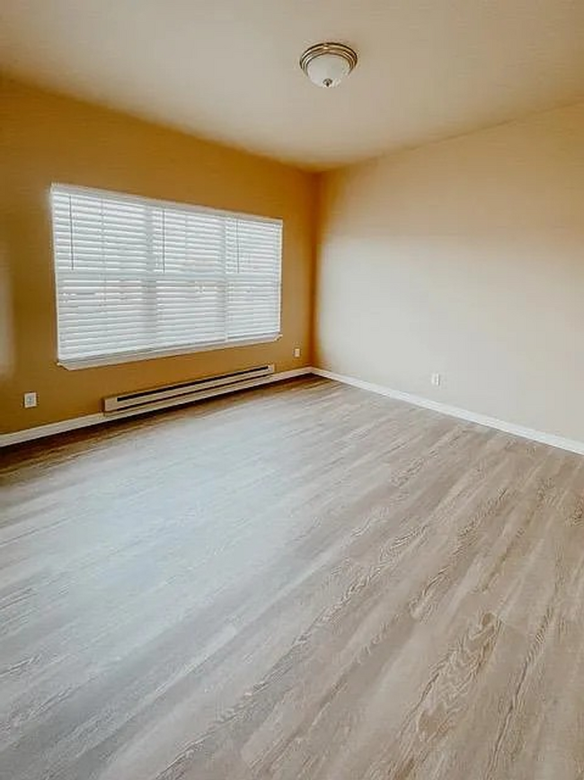 Building Photo - 1-Bedroom Townhome in Downtown Colorado Sp...