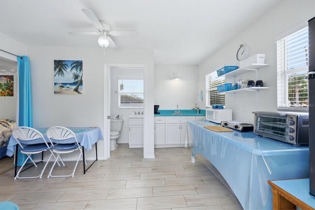 Building Photo - 723 S Brink Ave