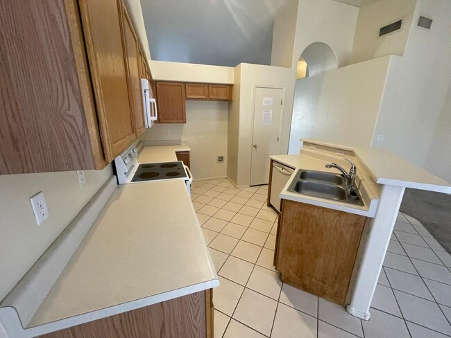 Building Photo - 837 E Glenmere Dr