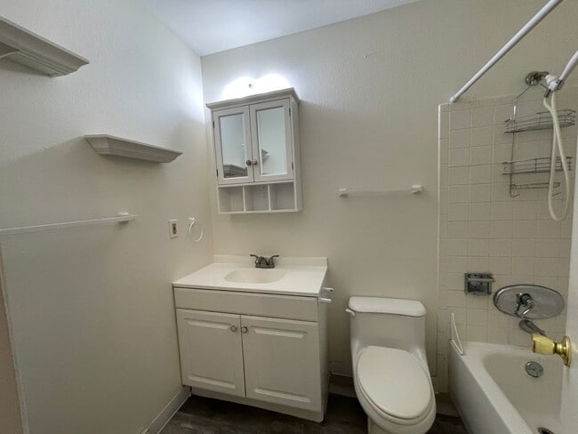 Building Photo - Charming 2-Bed, 2-Bath Condo in Prime Location Near Cherry Creek