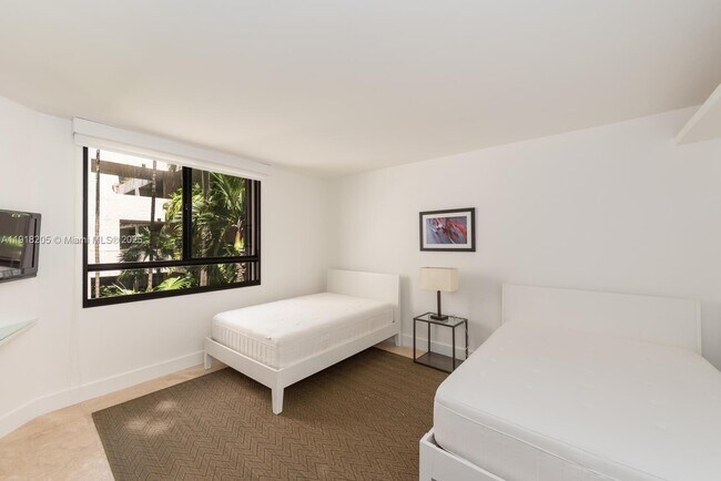 Building Photo - 141 Crandon Blvd