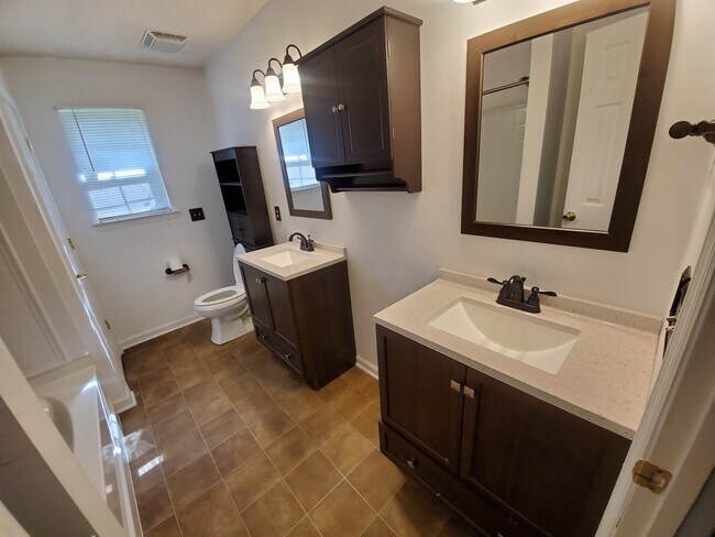 Building Photo - 504 Bedford Ct