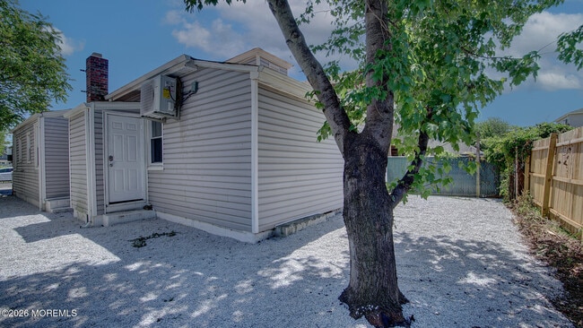 Building Photo - 19 Bayview Ave