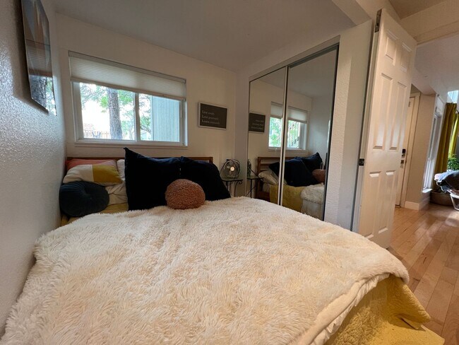 Building Photo - Nature’s Paradise in Shanahan Ridge - Fully Furnished