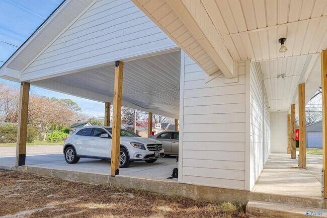 Building Photo - 1122 NE Wellman Ave