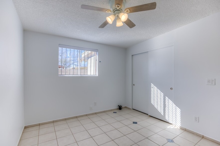 Building Photo - 415 E Jacinto St