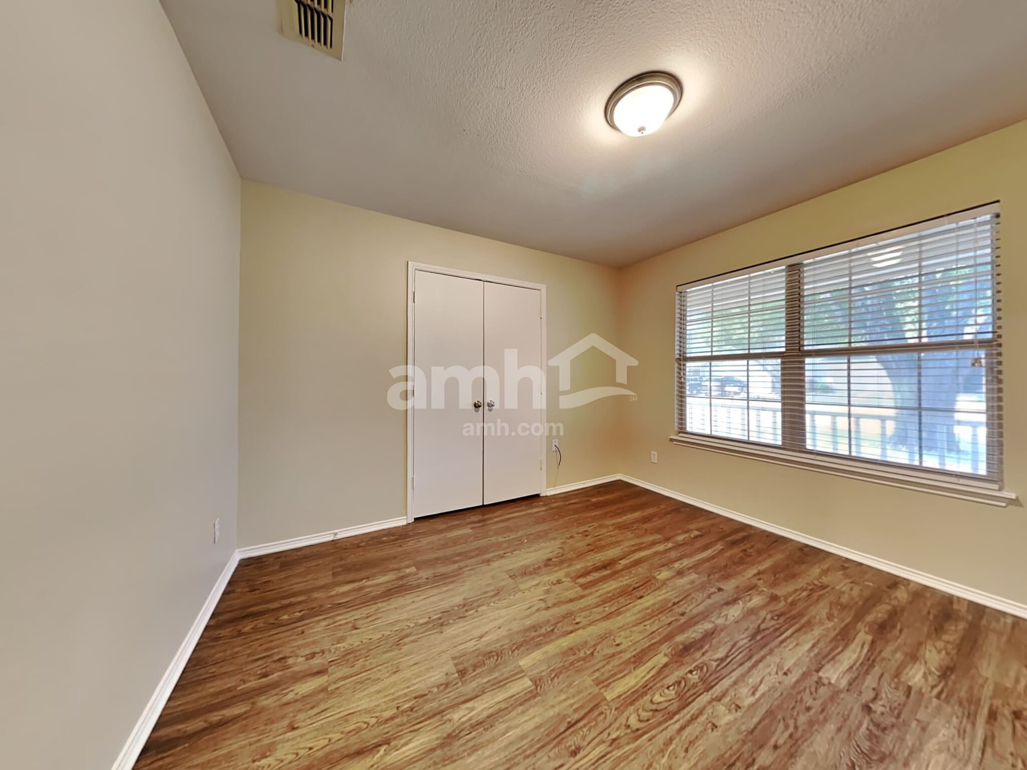 Building Photo - 1576 Sandhurst Dr