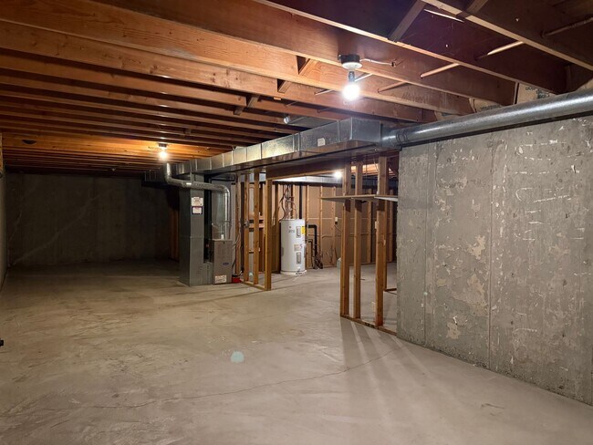 Building Photo - Stunning 3 Bed, 2 Bath Home near Riverside...