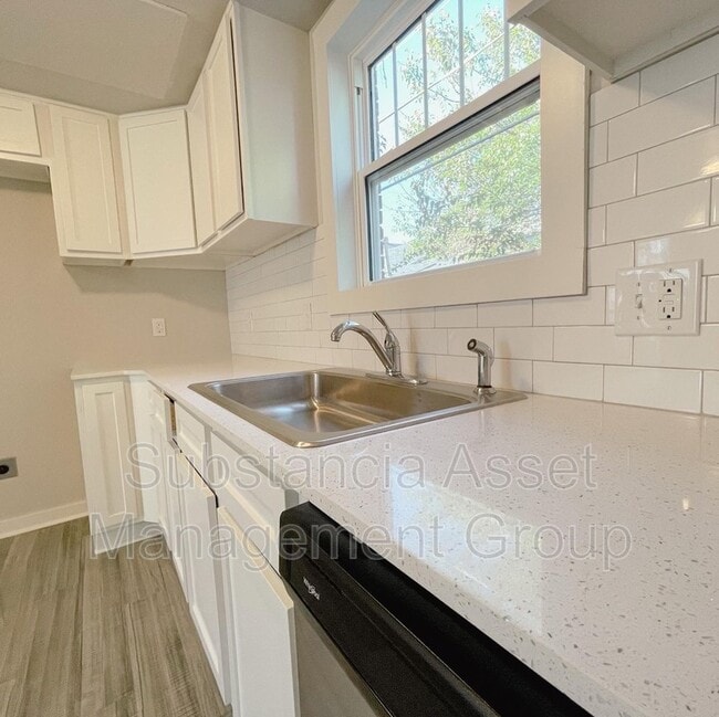 Building Photo - 727 Culbertson Dr