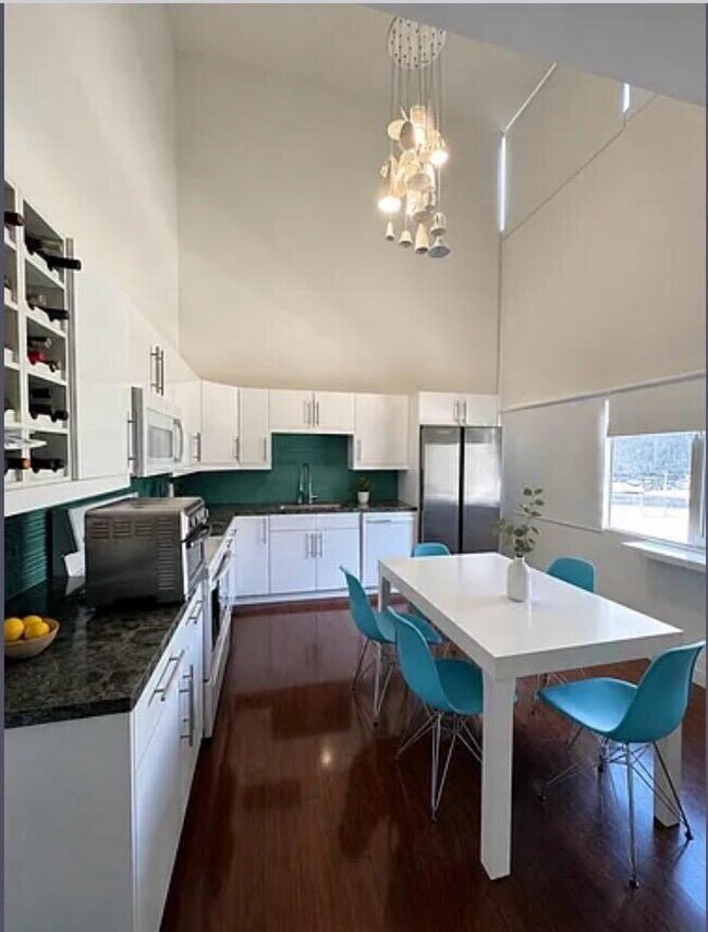 Building Photo - MODERN TOWNHOME, 2 EN SUITE BEDROOMS ON SEPARATE LEVELS, PRIVATE ROOF DECK WITH SUNSET VIEWS - $5...