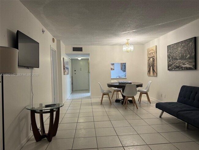 Building Photo - 2200 E Hallandale Beach Blvd