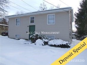 Building Photo - 530 Hall St SE