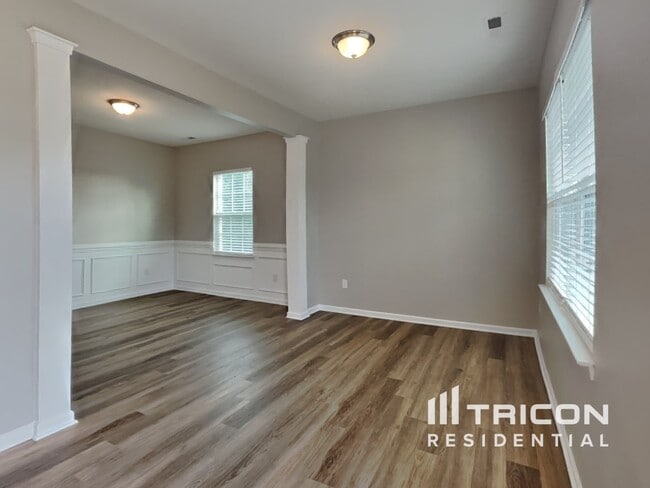 Building Photo - 151 N Great White Way