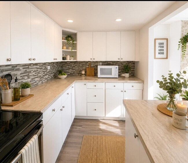 Building Photo - 7545 E Treasure Dr