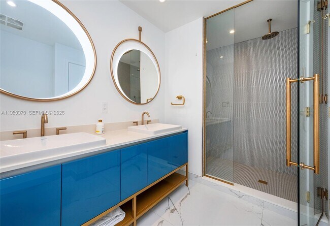 Building Photo - 2678 Tigertail Ave