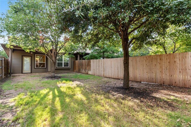 Building Photo - 13400 Briarwick Dr