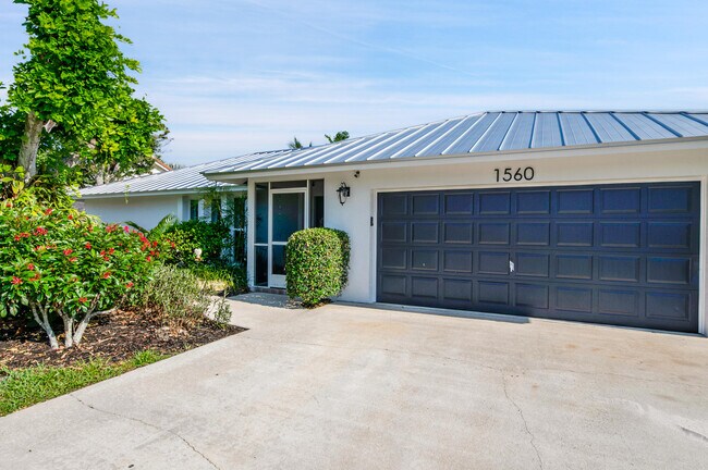 Building Photo - 1560 SW 16th St