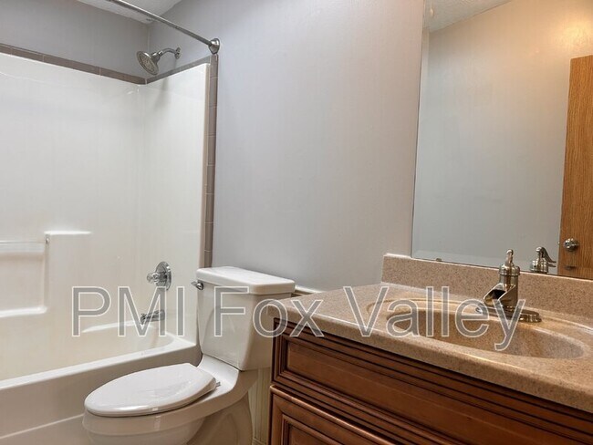 Building Photo - 5024 Shamrock Way