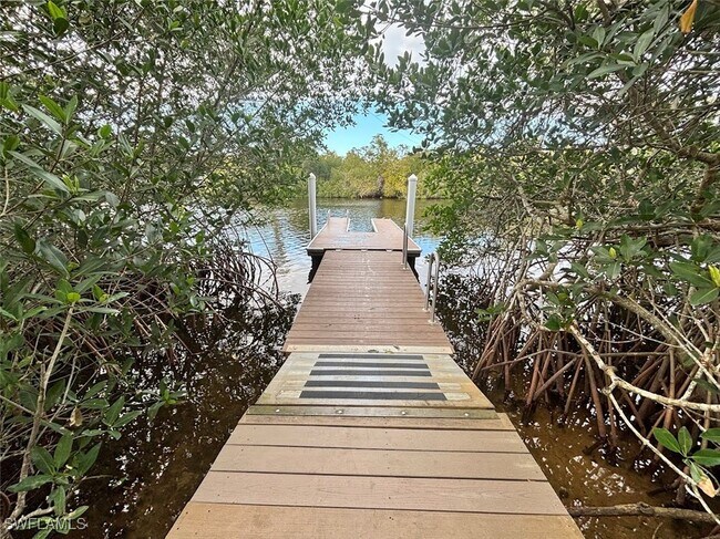 Building Photo - 18941 Bay Woods Lake Dr