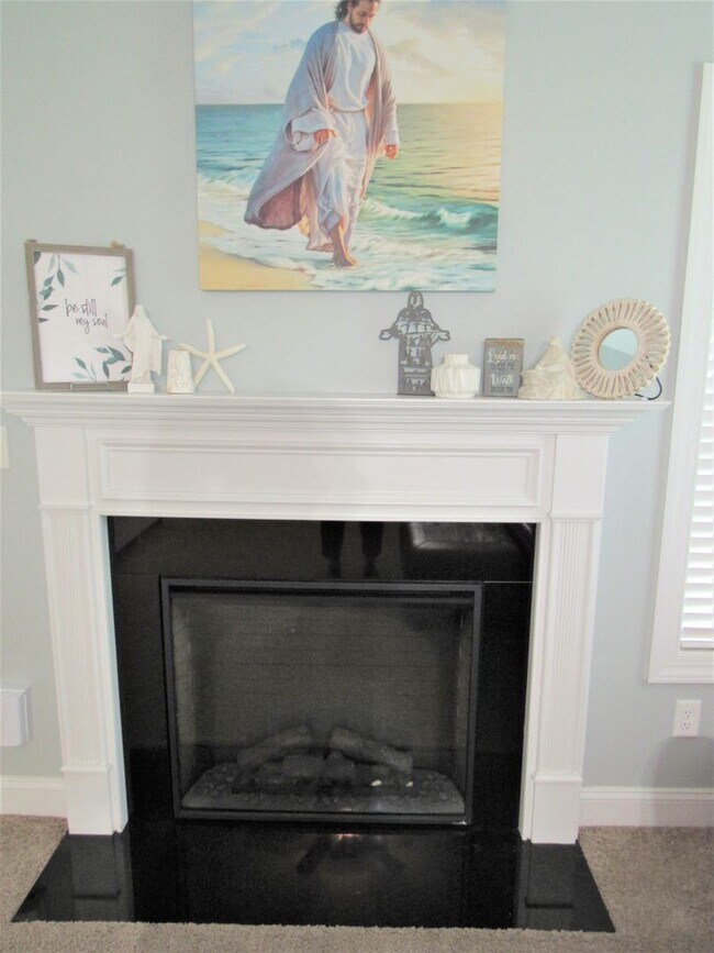 Building Photo - 4 Bedroom 2.5 Bath Onslow Bay