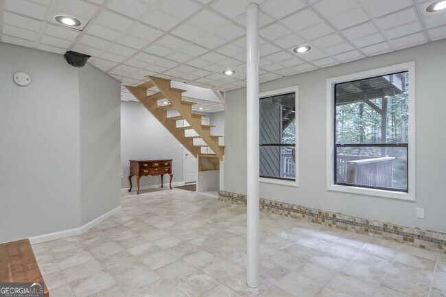 Building Photo - 428 Riverlake Ct