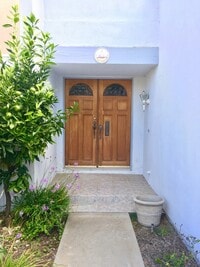 Building Photo - OUTSTANDING 4 BEDROOM HOME IN GATED COMMUNITY