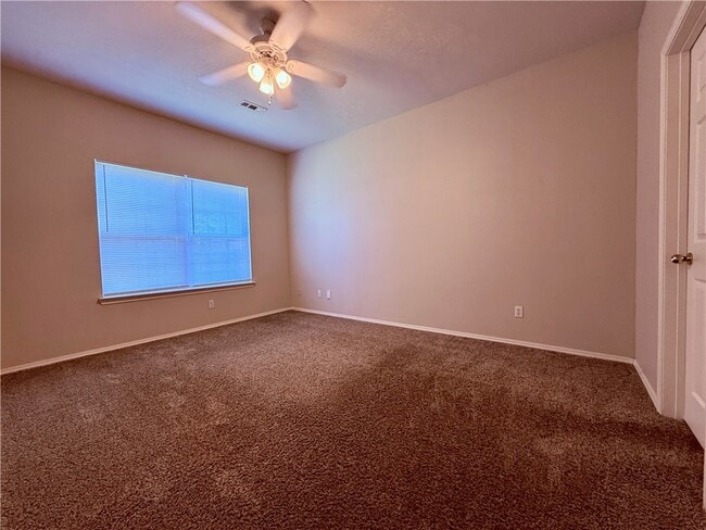Building Photo - 3104 SW Deerfield Blvd