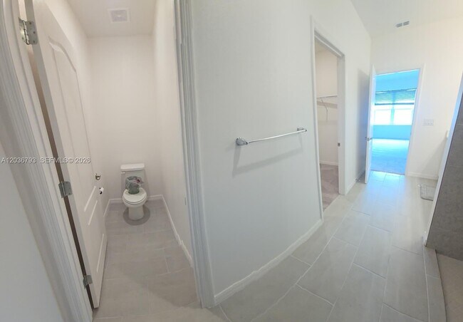 Building Photo - 10500 SW Vasari Way