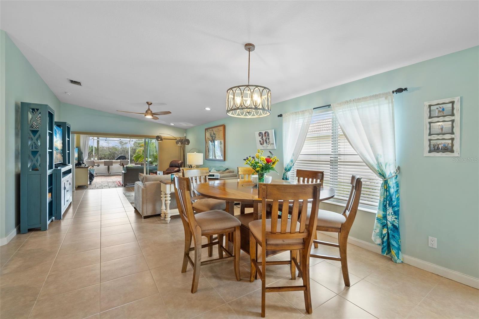 Building Photo - 2121 Burgos Dr