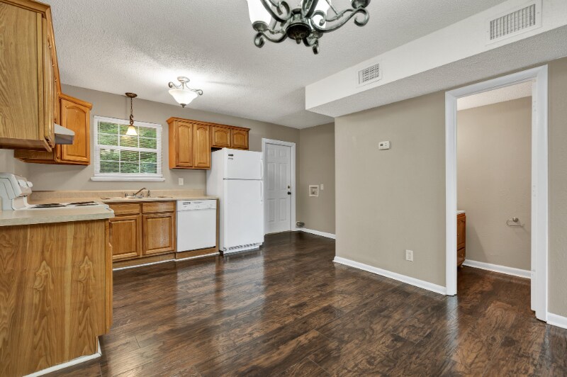 Building Photo - 1312 Ely Rd