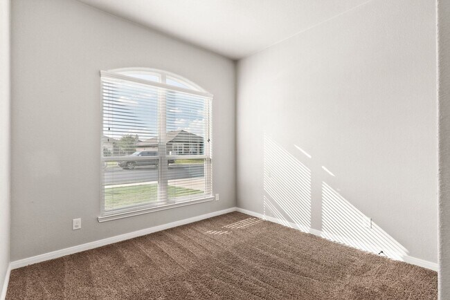 Building Photo - 6908 Catherine Dr