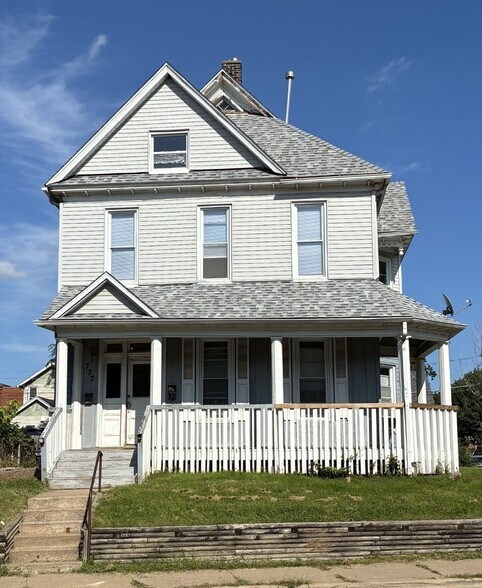 Building Photo - 737 17th St